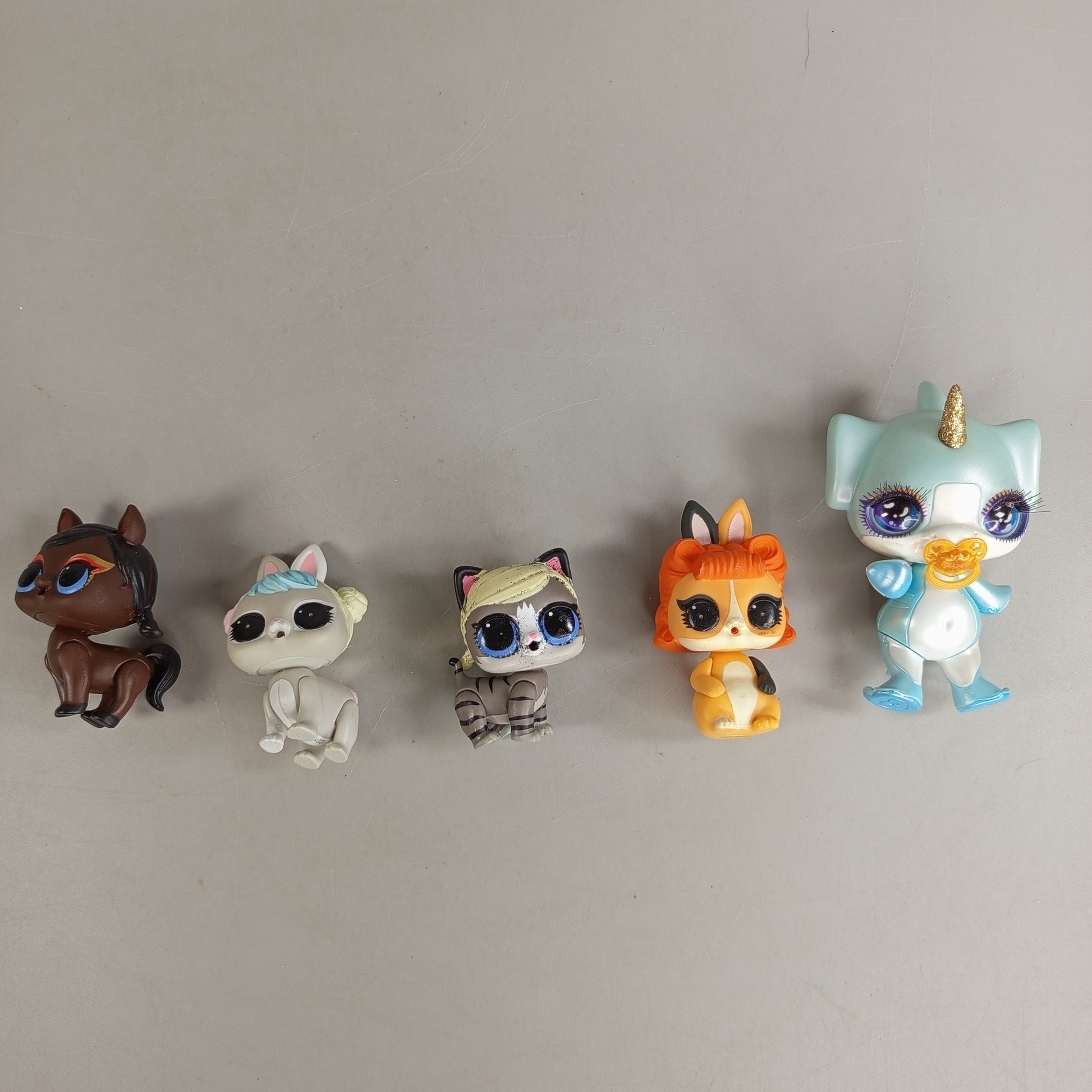 MGA Figuren-Set – 8 Sammelfiguren mit Zubehör