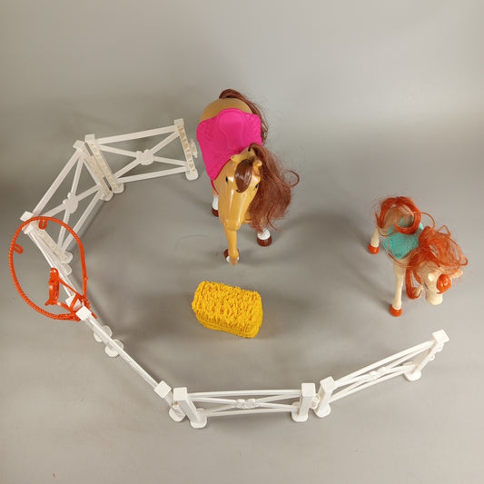 Barbie Pferdespielset Hugs 'n Horses – mit Pferden & Zubehör