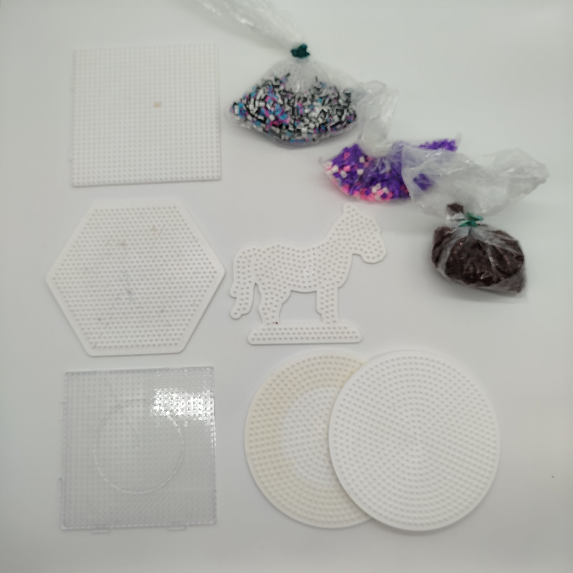  Bügelperlen-Set mit Steckplatten & bunten Perlen