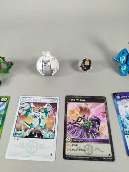 Bakugan Set von 10 Figuren mit Karten