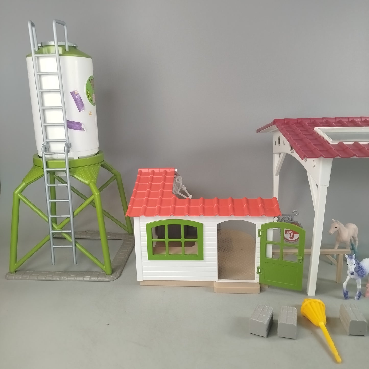 Schleich Bundle Bauernhof Stall & Pferdefiguren
