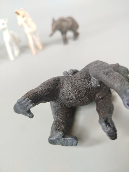 Schleich Tierfiguren Set von 10 – Pferde, Elefant, Gorilla