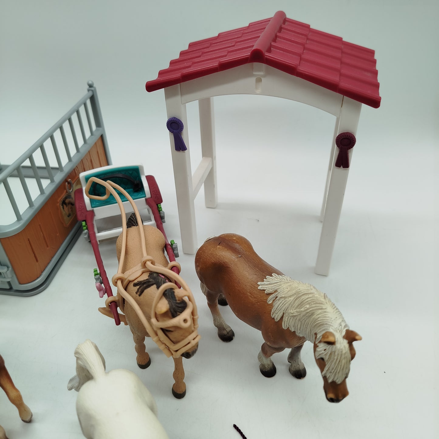 Schleich Bundle Pferde Set von 7 Pferden, Kutsche & Stall