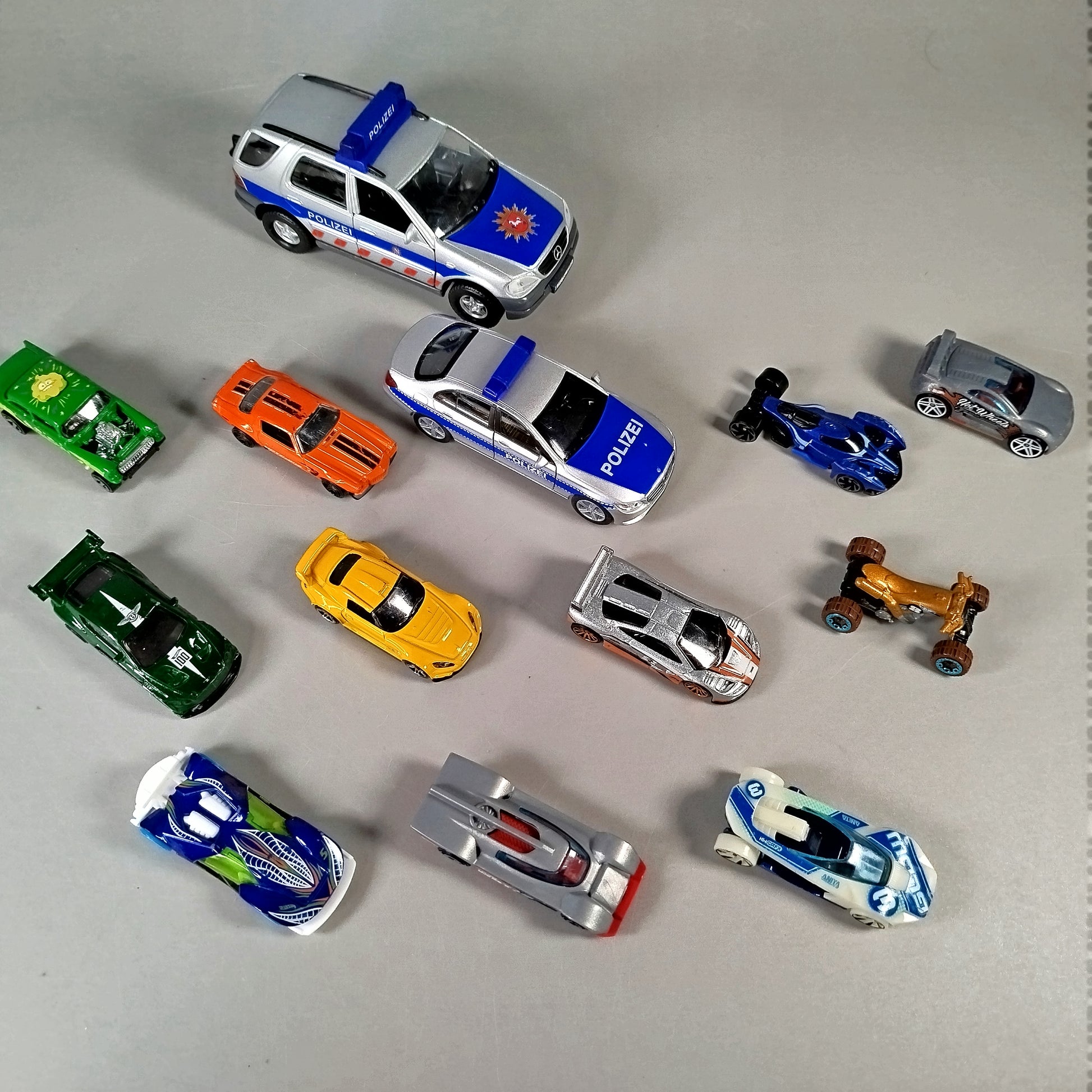 Die-Cast Spielzeugautos Set - 13 verschiedene Modelle