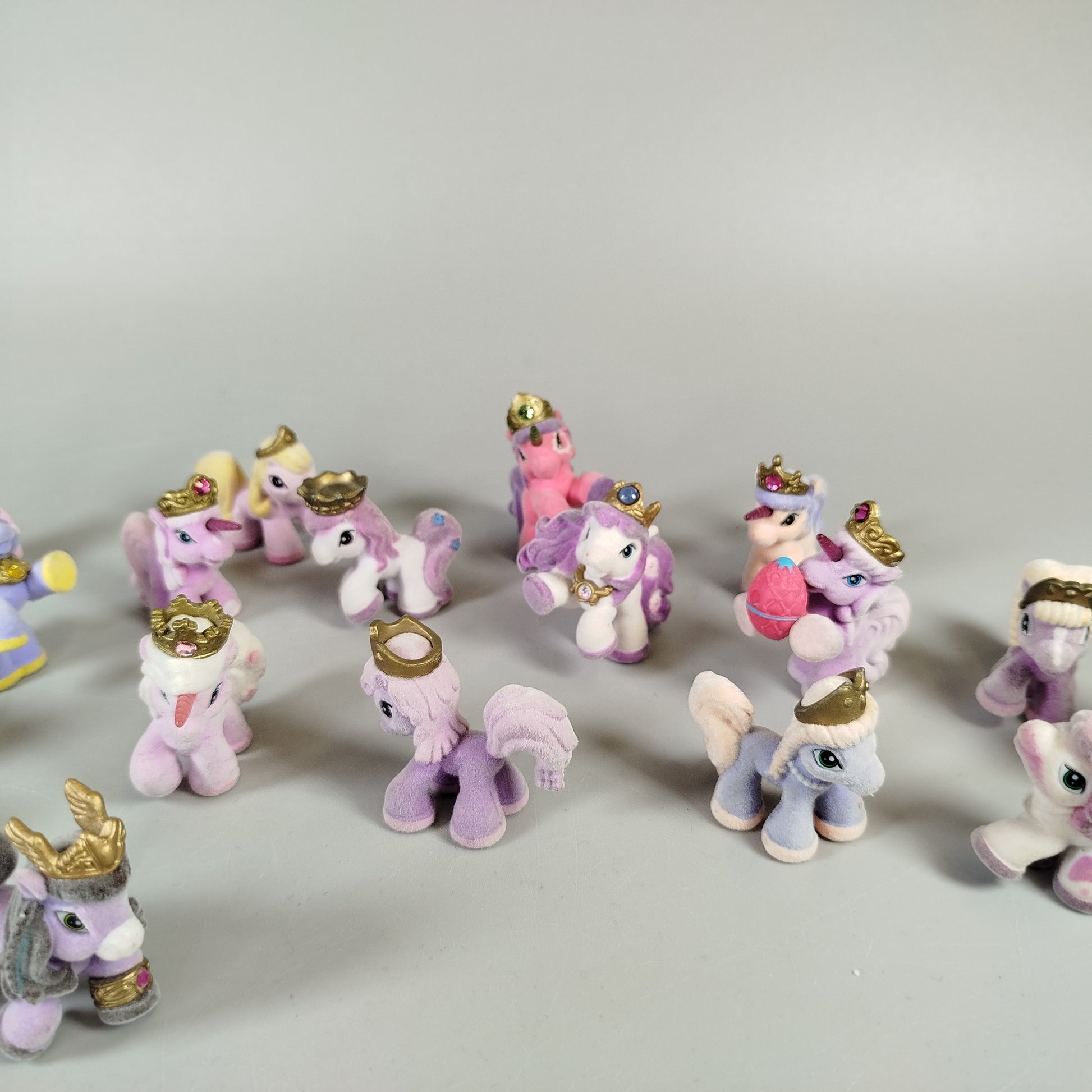 Sammelfiguren Fantasy Ponys Set – mit Kronen & Zubehör