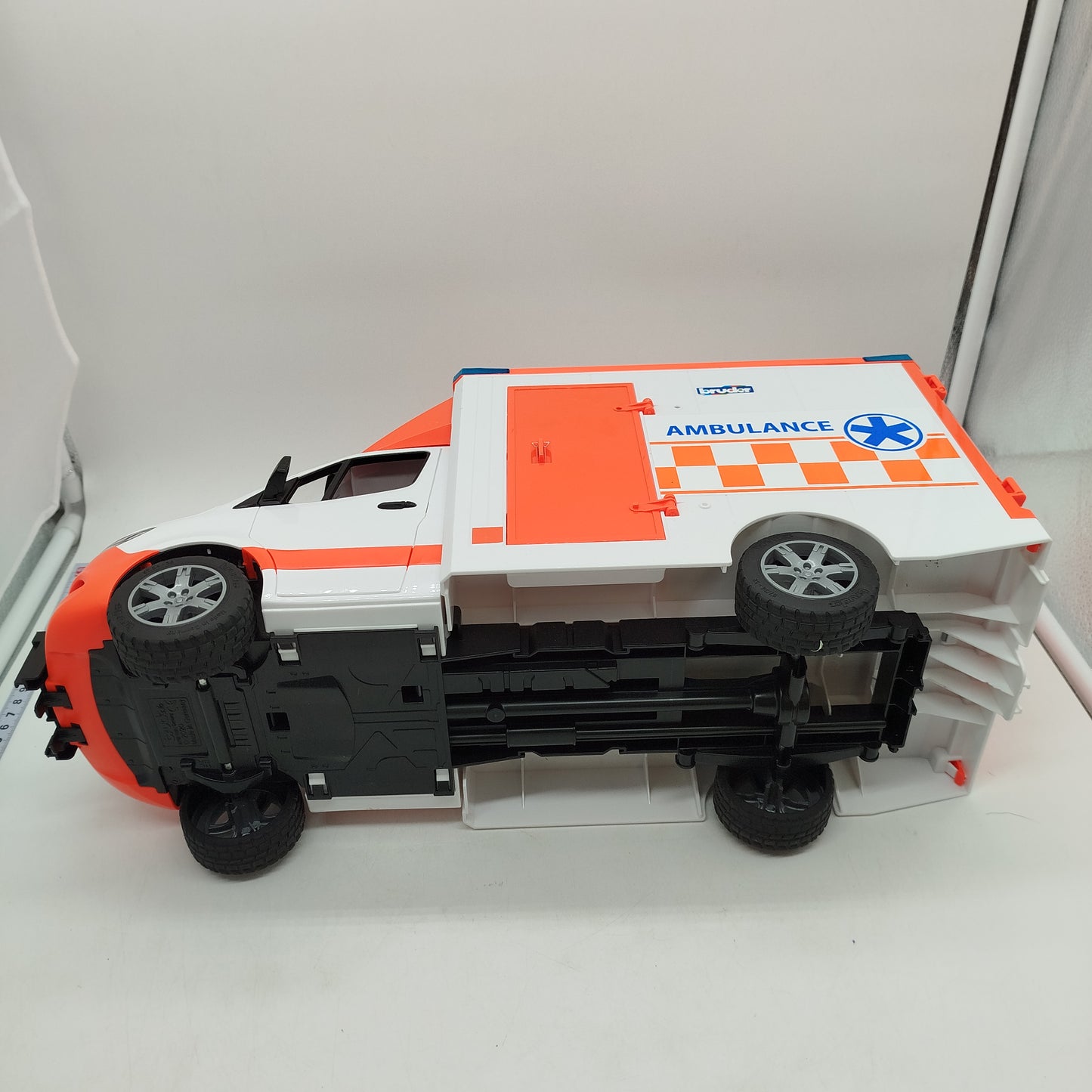 Bruder MB Sprinter Ambulanz 02676 mit Zubehör