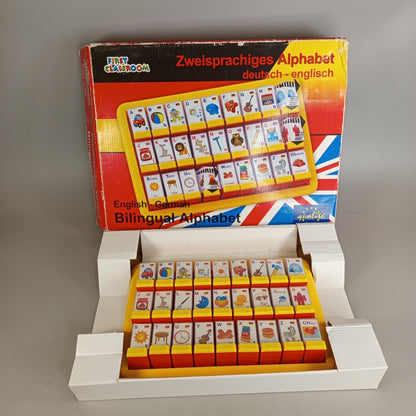 First Classroom Alphabet Lernspiel – Deutsch Englisch, 26 Karten Set