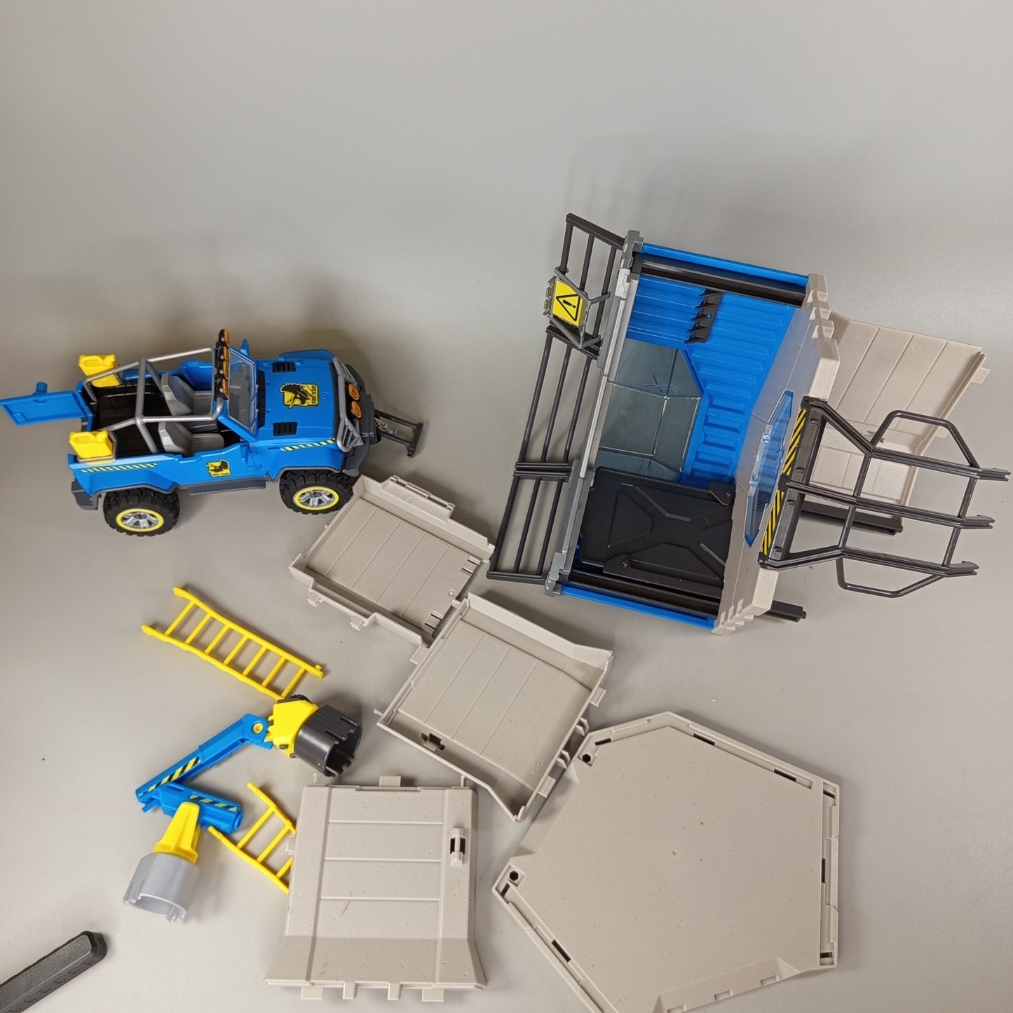 Schleich Dino-Forschungsstation mit Fahrzeug, Figuren & Dinosaurier