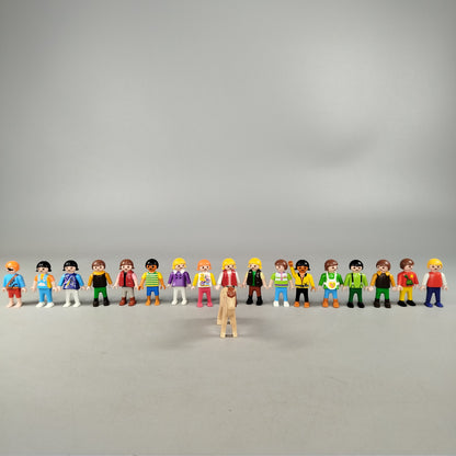 Bundle Playmobil Set von 17 Figuren & Pferd, gebraucht, ab 3 Jahre 