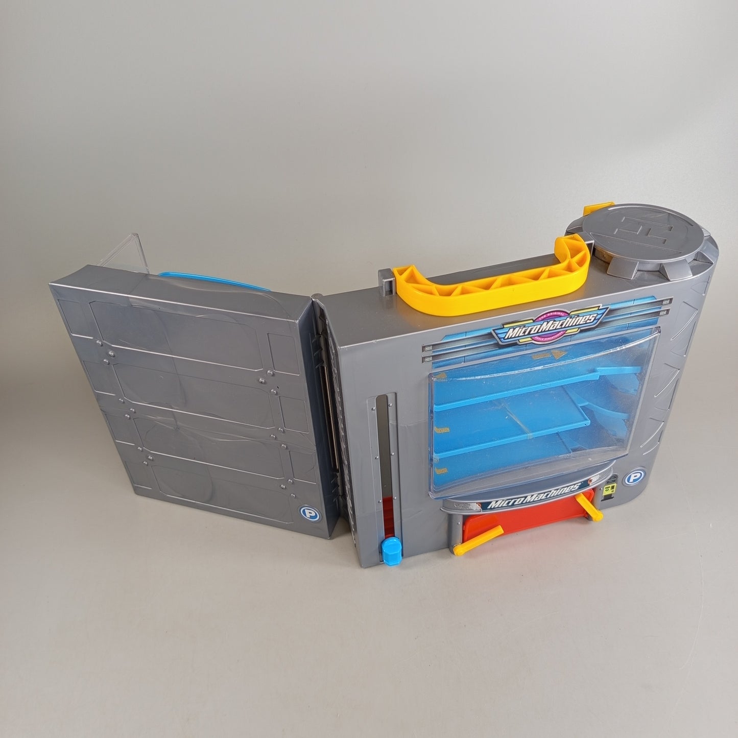 Micro Machines Parkgarage Spielset – mit Helipad & Rampen