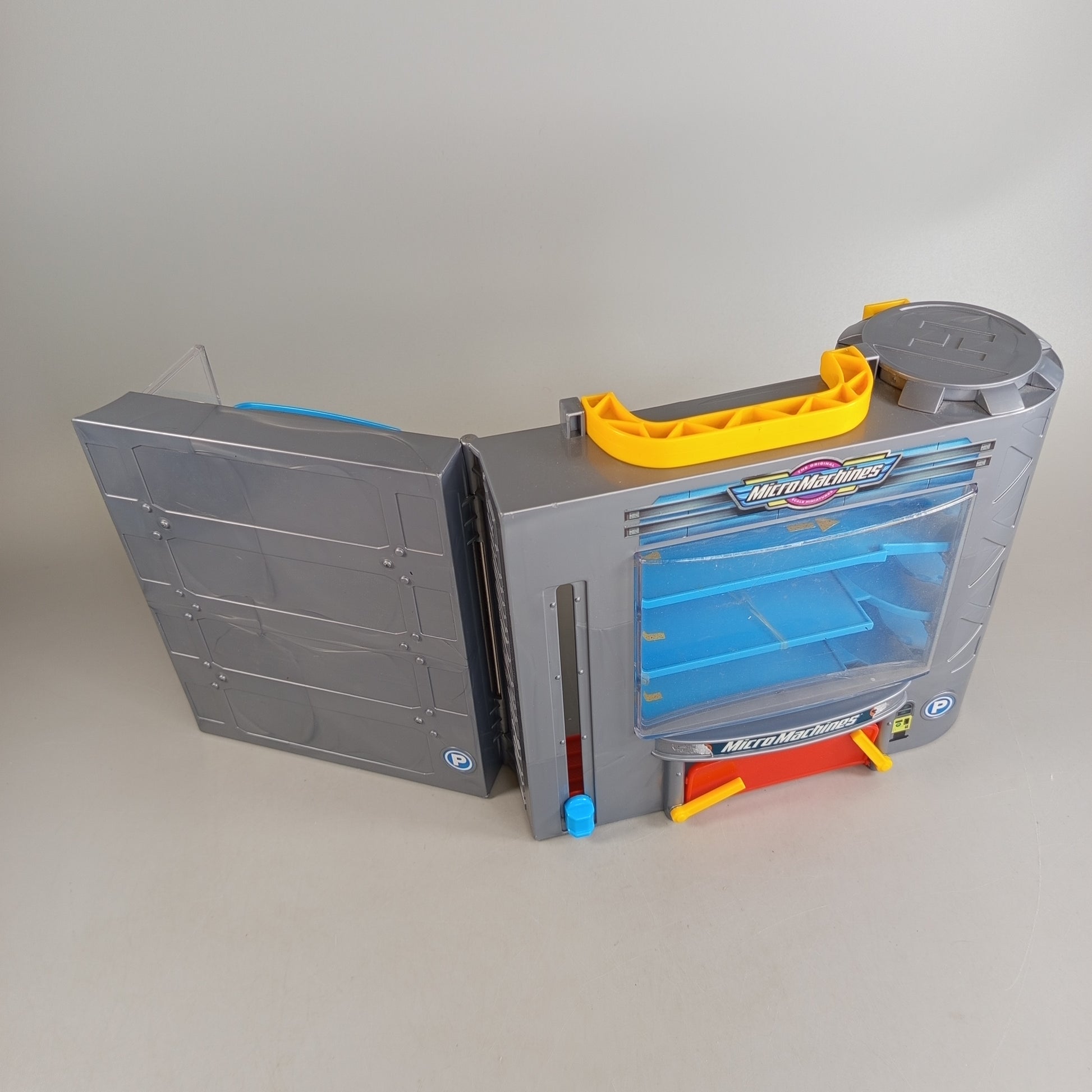 Micro Machines Parkgarage Spielset – mit Helipad & Rampen