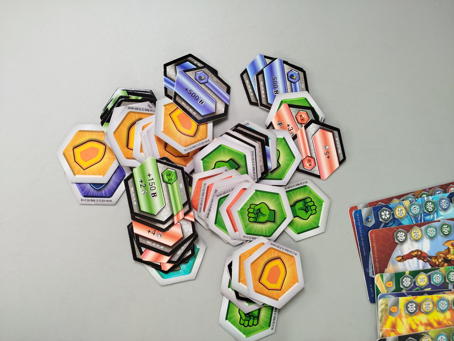 Bakugan Spieleset – Set von 4 Figuren mit Karten & Plättchen