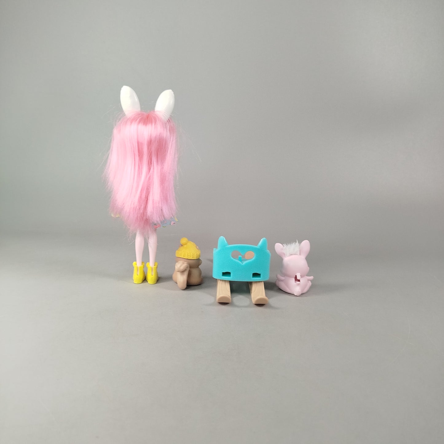 Mattel Bundle Puppe, Tierfiguren & Schlitten