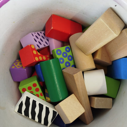 Holzbaustein-Set – 100 Teile, vielseitig, inkl. Behälter