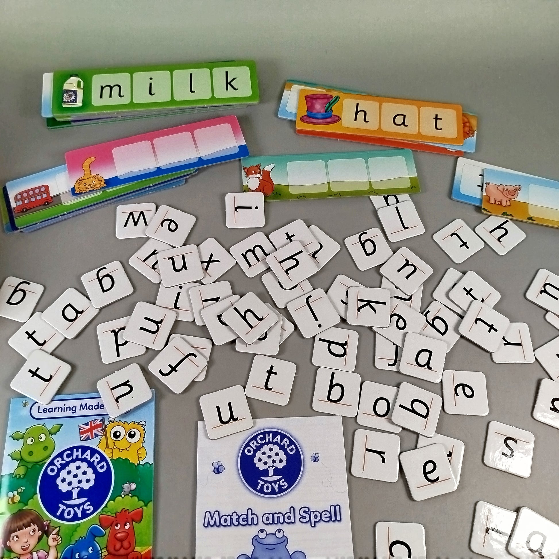 Orchard Toys Brettspiel-Set – Flashcards, Match and Spell, Dinosaur Race