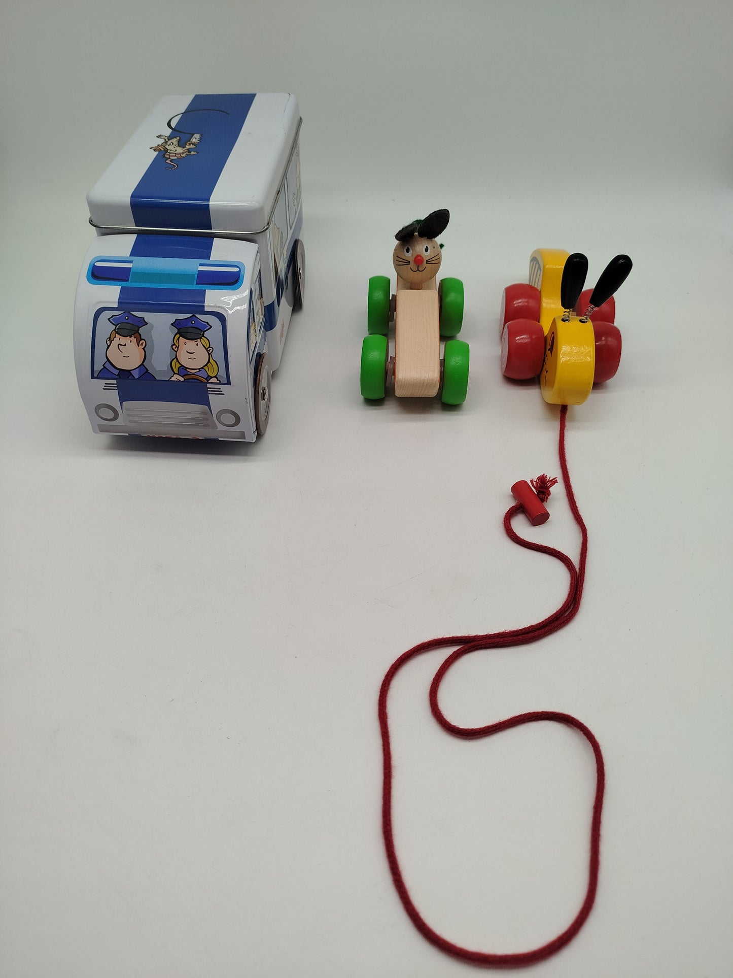 HABA Brettspiel Tatu-Tata Das Polizeispiel im Metallkoffer & 2 Holz-Ziehtiere Set