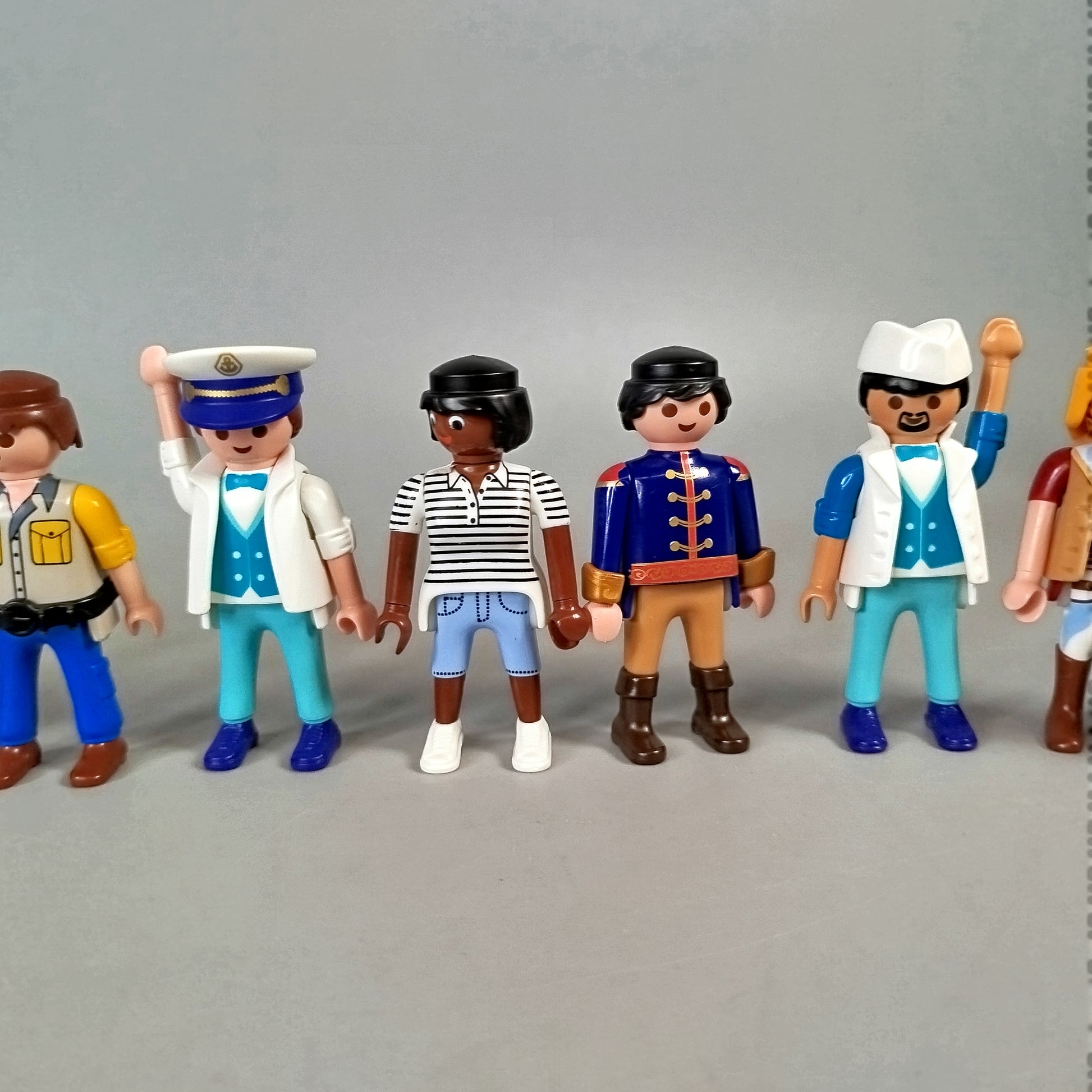 Playmobil Figuren Set von 18 Charakteren – Clown, Cowboy, Feuerwehrmann