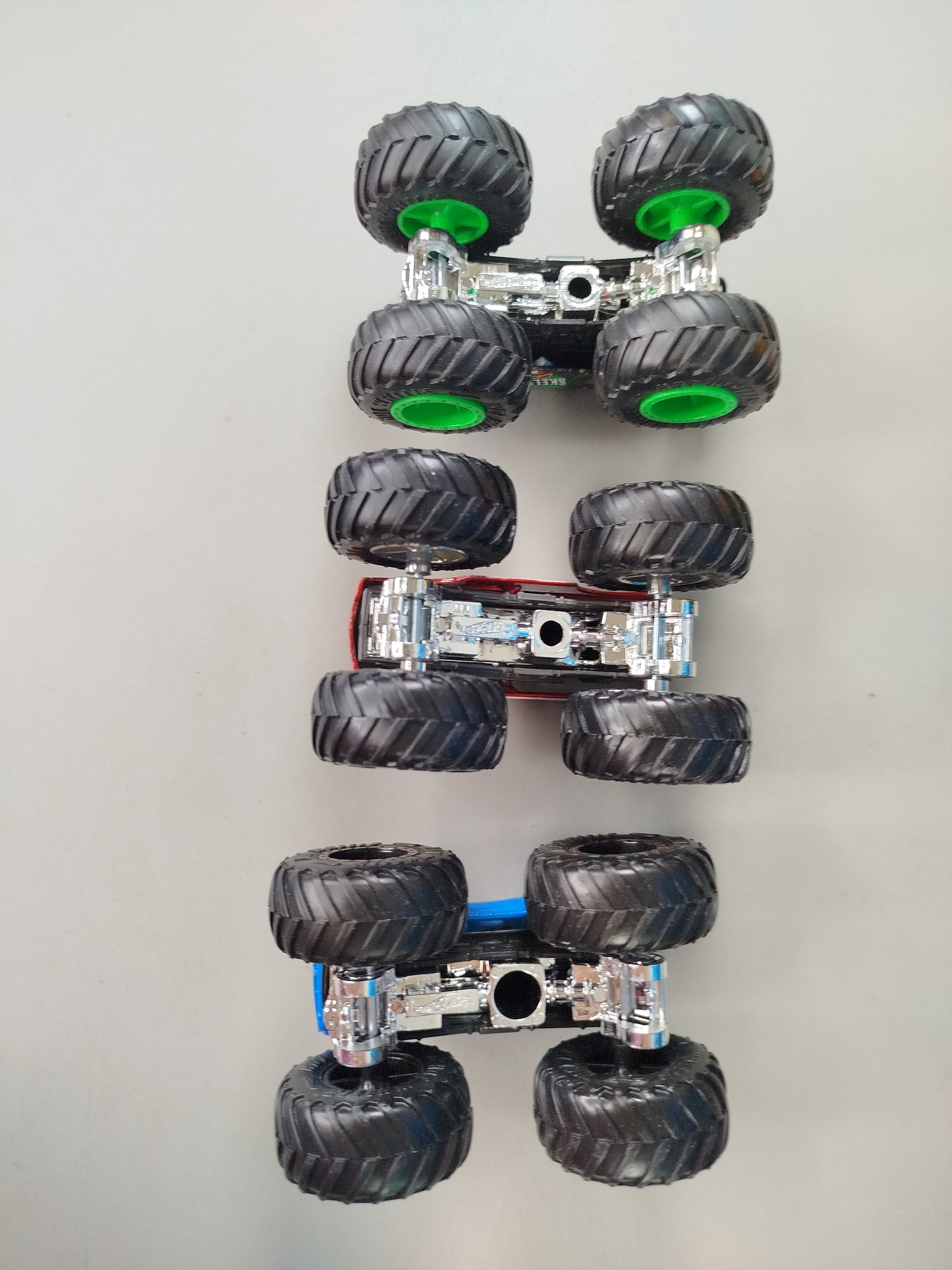 Hot Wheels Monster Trucks Set – Transporter mit 3 Trucks