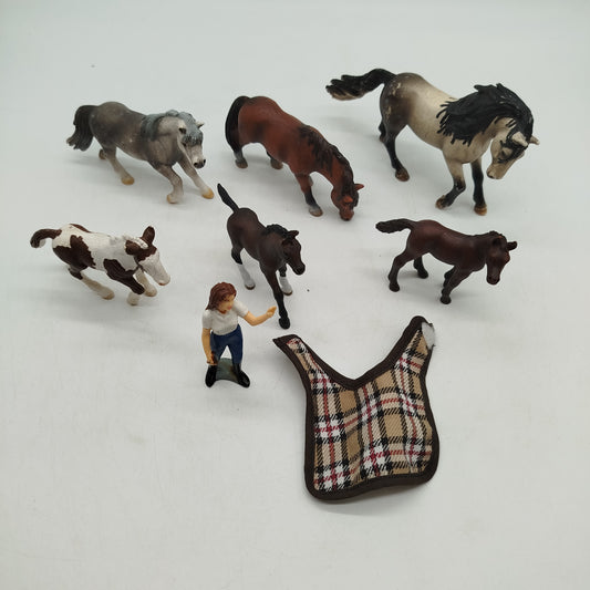 Schleich Bundle Pferde Set von 8 Figuren & Reiterin