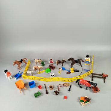 Playmobil Pferdehof – Reitstall-Set mit Figuren, Pferden & Zubehör