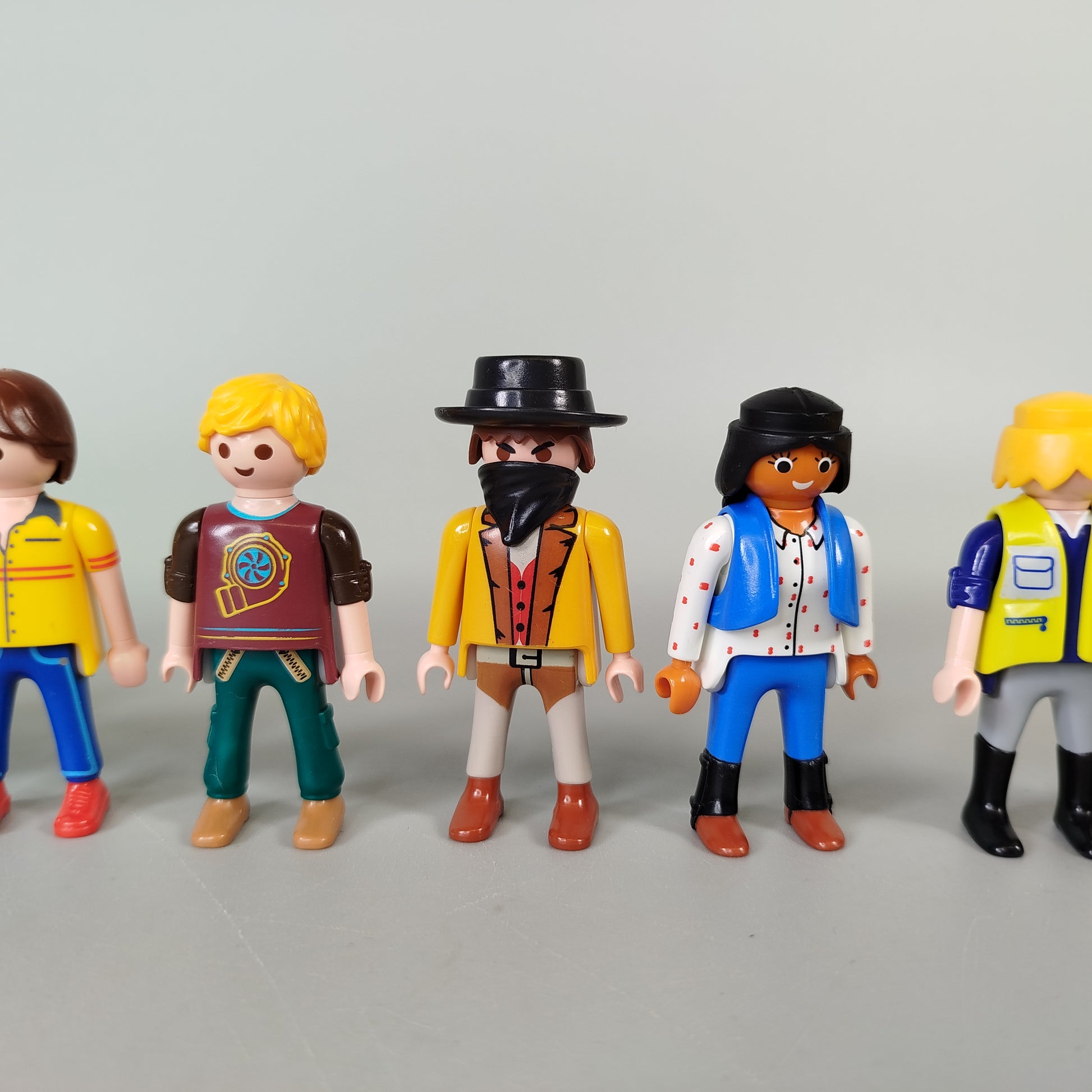 Playmobil Figuren Set von 18 Charakteren aus verschiedenen Themenwelten