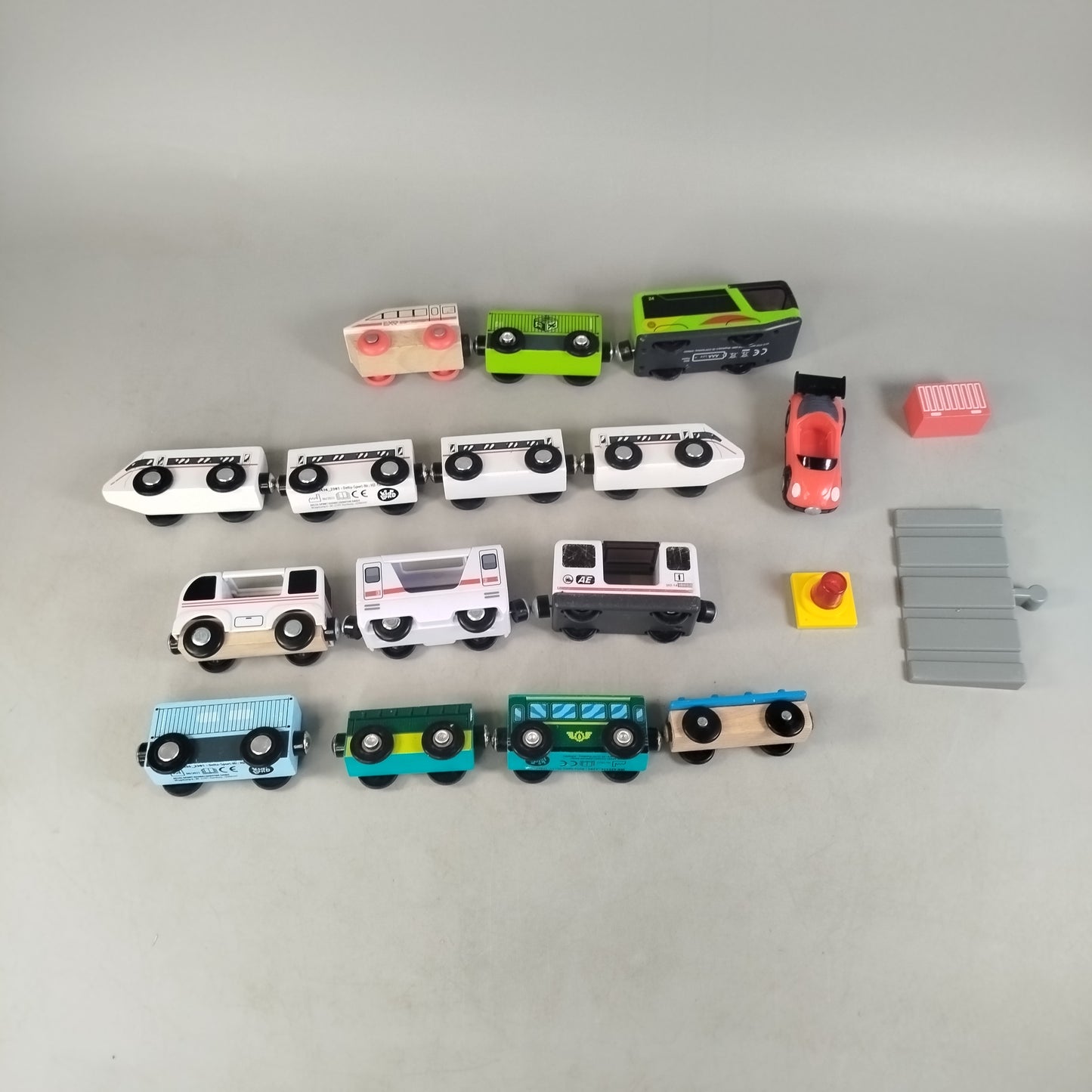 Bundle Holzeisenbahn Schienen & Züge