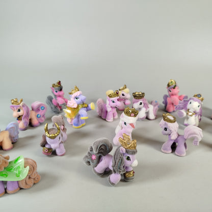 Sammelfiguren Fantasy Ponys Set – mit Kronen & Zubehör