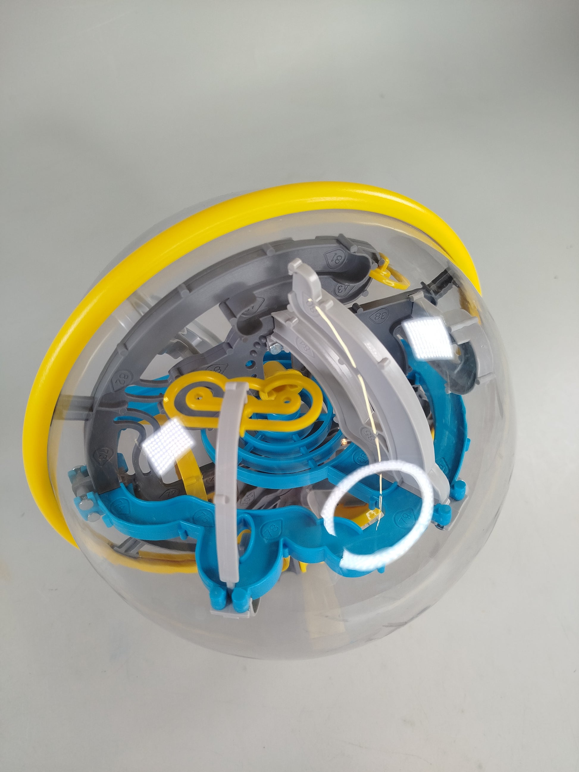 Spin Master Geschicklichkeitsspiel – "Kugellabyrinth" Perlexus