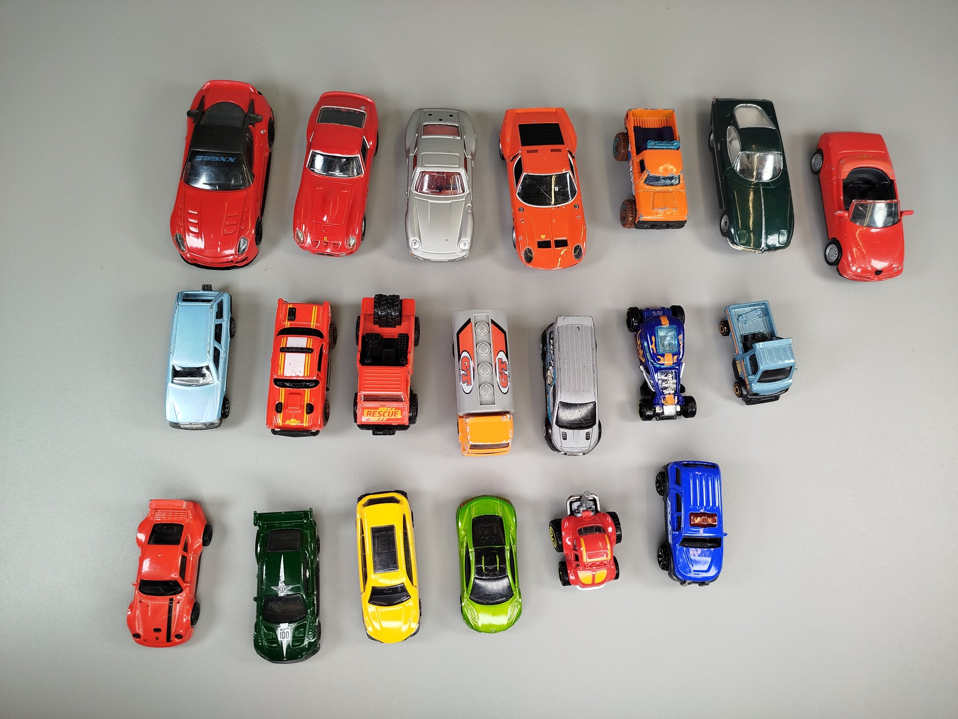  Spielzeugautos - Set von 20 Fahrzeugen