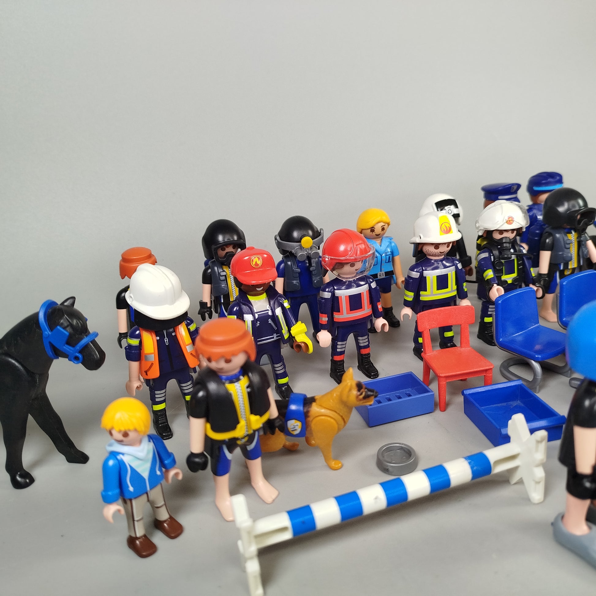 Playmobil Polizei Figuren, Zubehör & Teile einer Polizeistation, großes Set