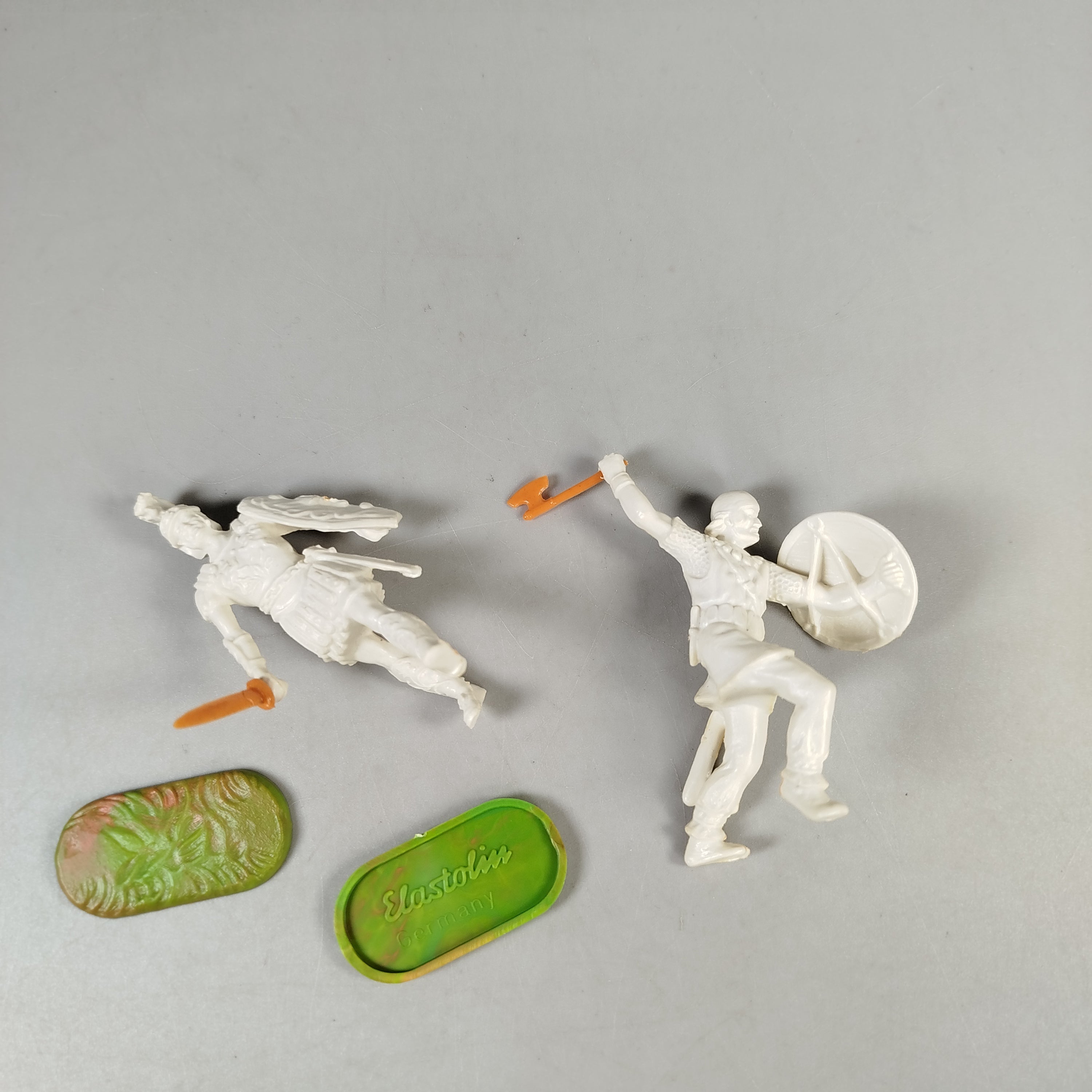 Elastolin Soldatenfiguren Set von 2 mit Waffen – Sammlerfiguren