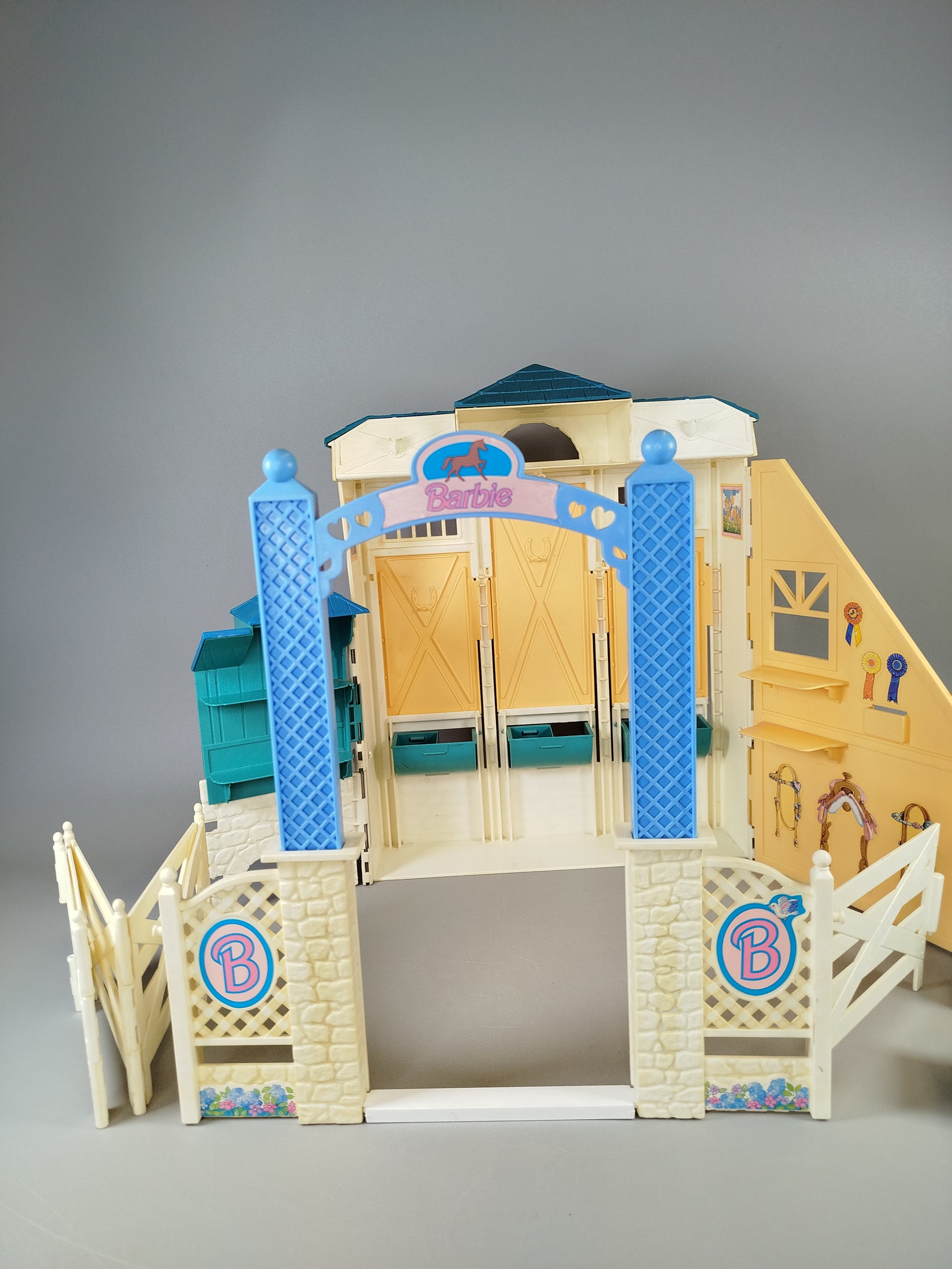 Barbie Reiterhof Puppenhaus Set - Pferdestall