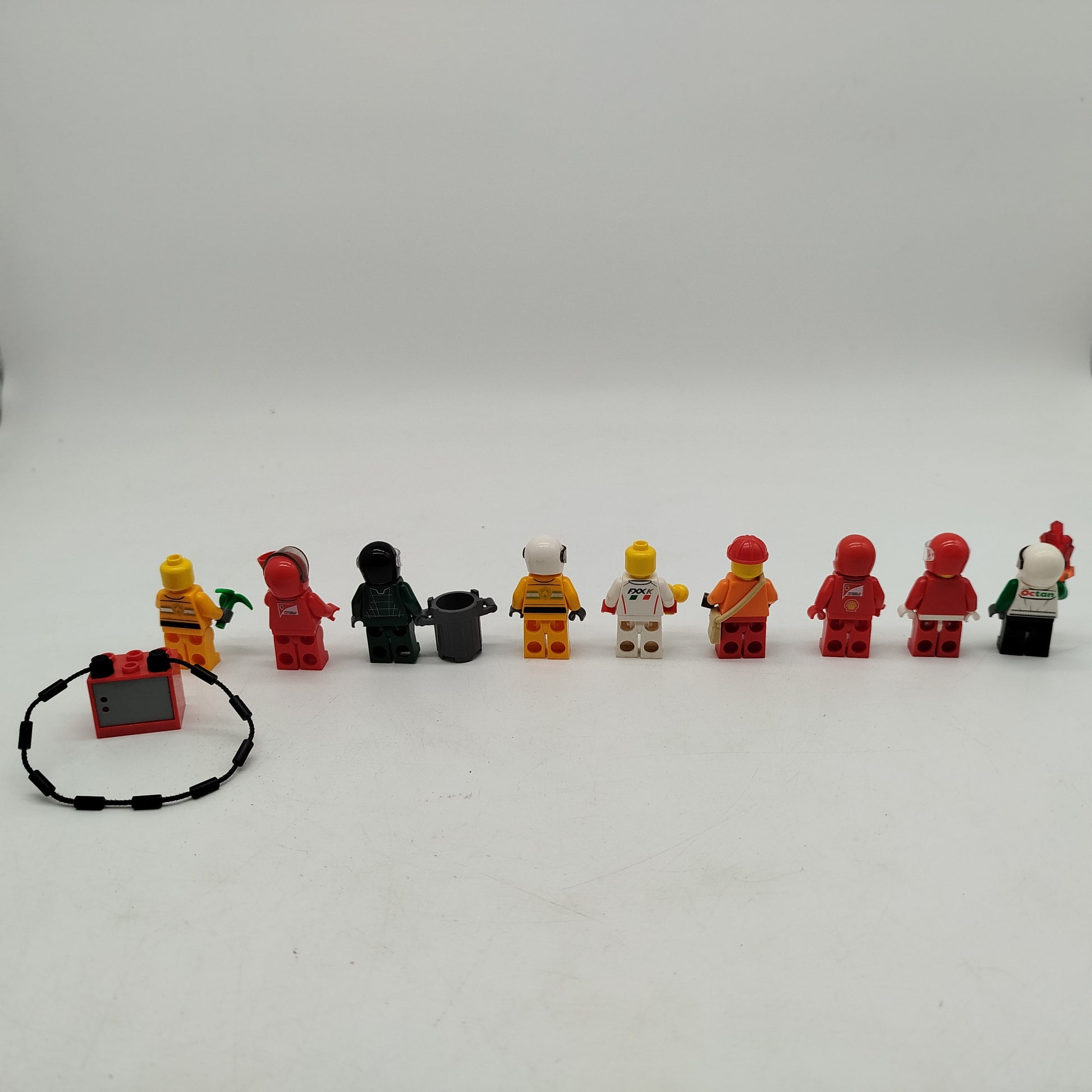 LEGO Minifiguren Set mit 9 Rennfahrer & Zubehör