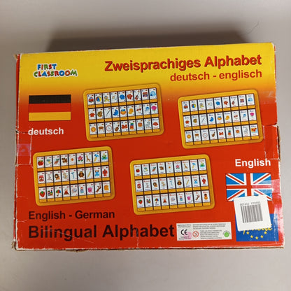 First Classroom Alphabet Lernspiel – Deutsch Englisch, 26 Karten Set