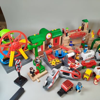 BRIO Holzspielzeug Konvolut- Züge, Häuser & Fahrzeuge