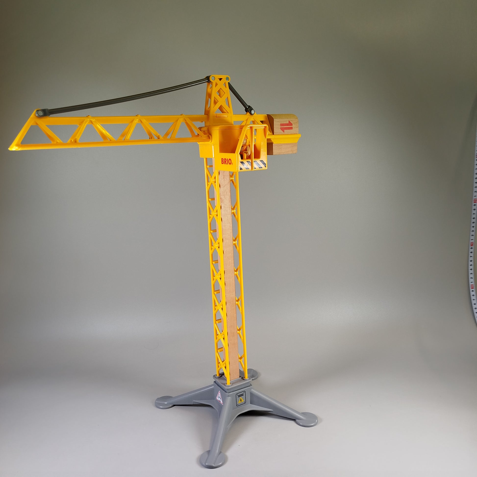 BRIO Baukran mit Bauarbeiterfigur, Spielzeugkran Set