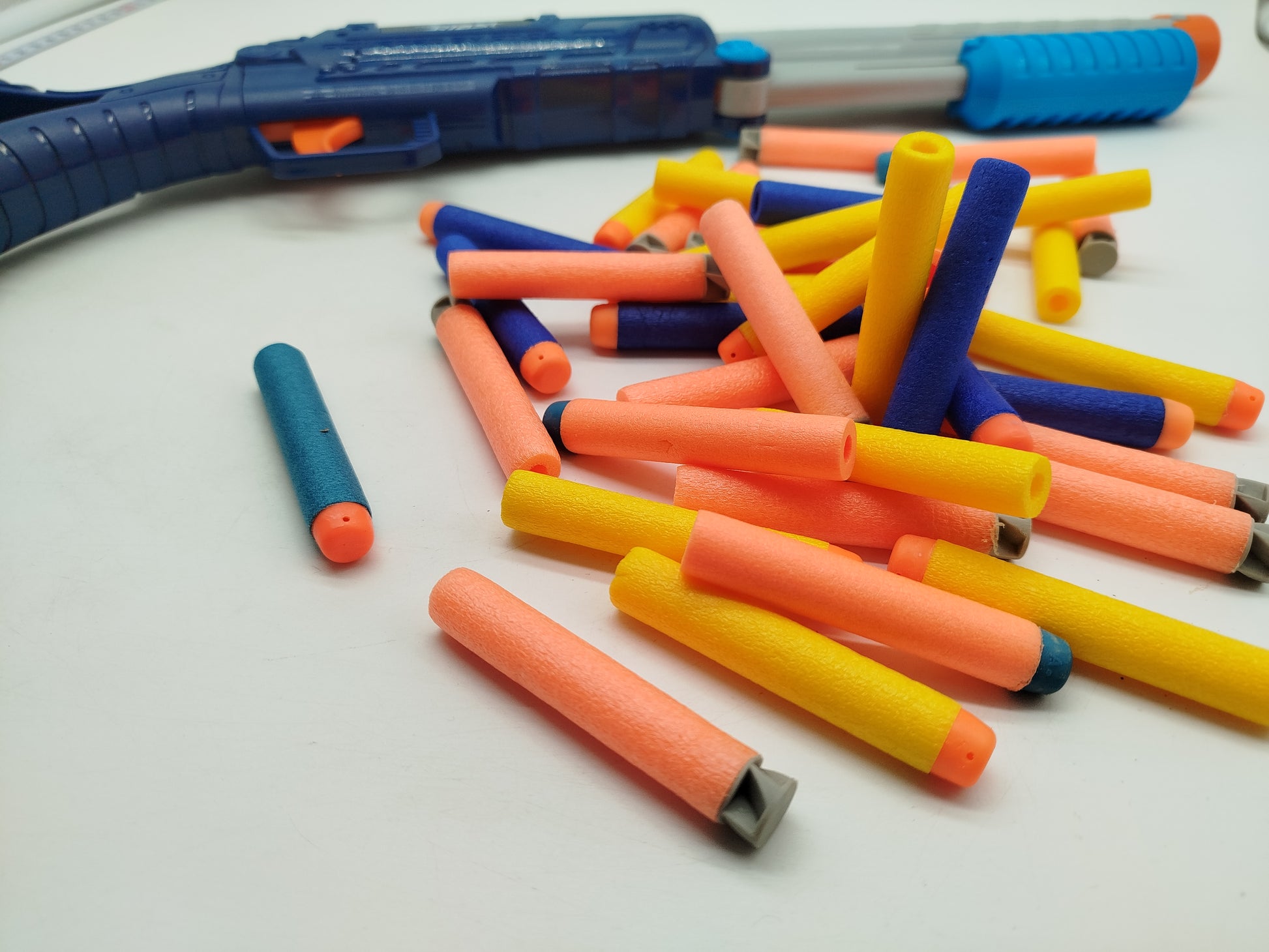 Schaumstoff-Dartblaster Set – 1 Blaster & 20 Pfeile