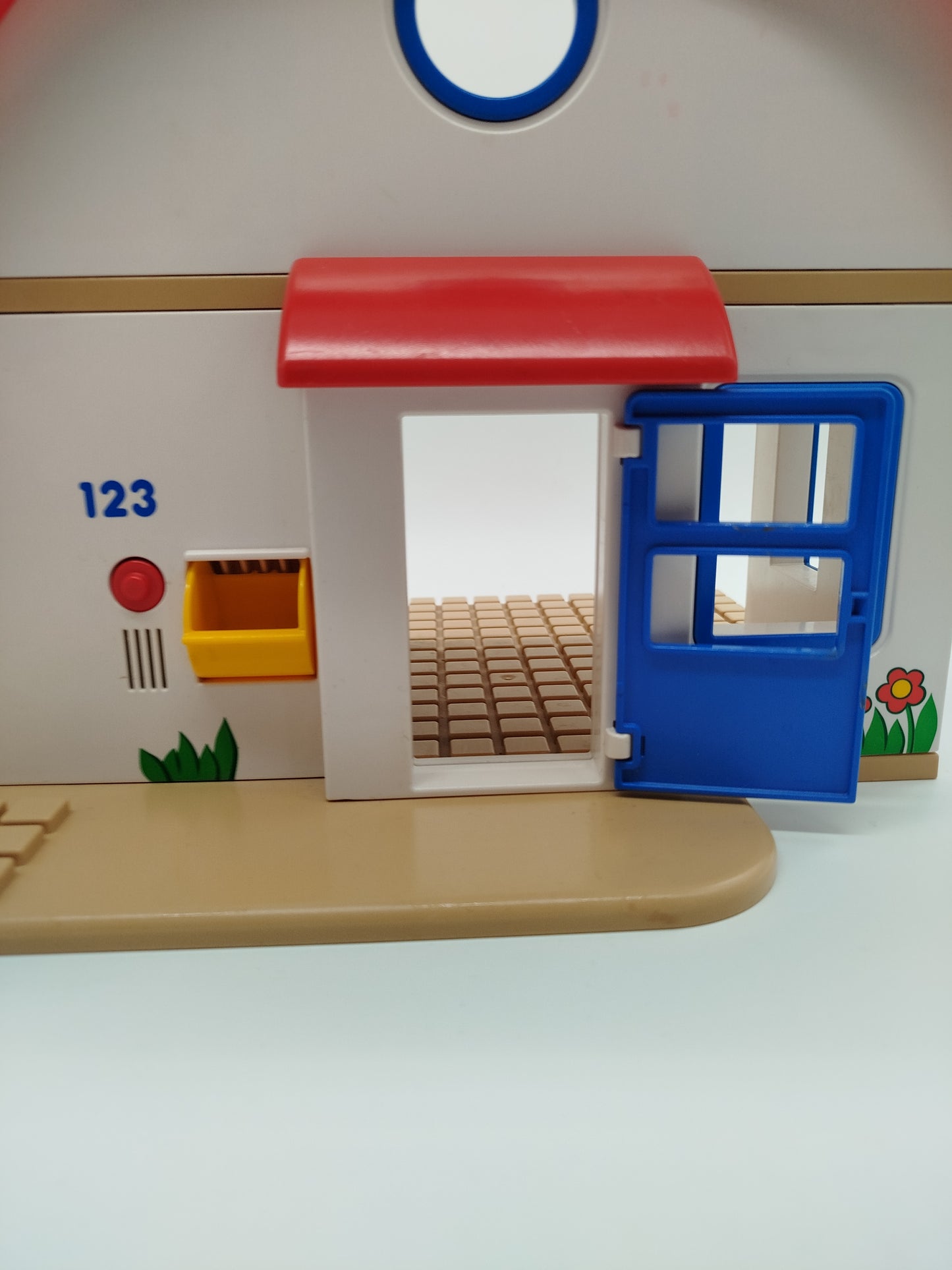 Playmobil weihnachtliches Wohnhaus mit Figuren und Zubehör