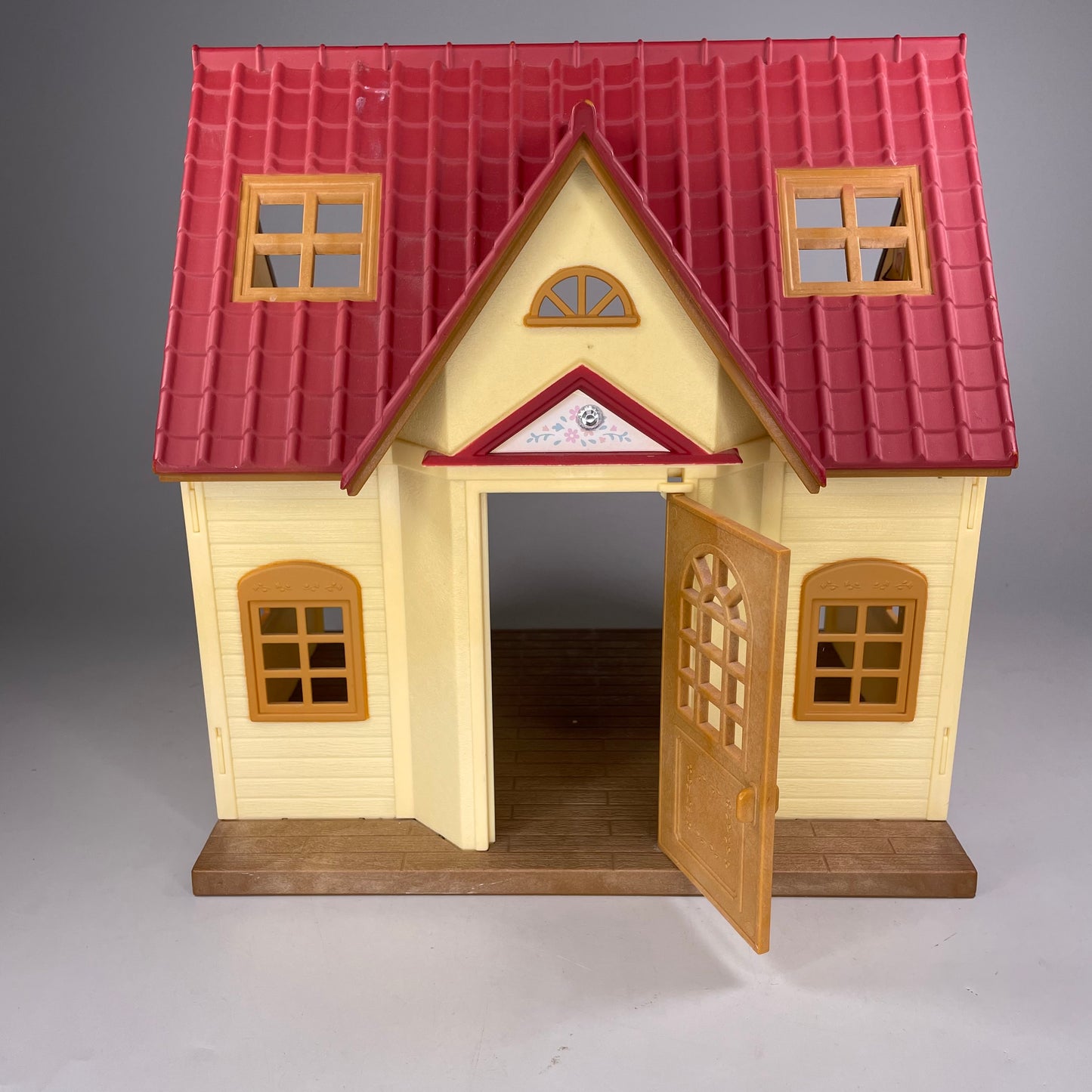 Sylvanian Families Gemütliches Ferienhaus Epoch, Starter Haus, rotes Dachhaus