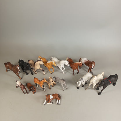 Pferdefiguren Set von 16 Tieren – realistische Spielfiguren