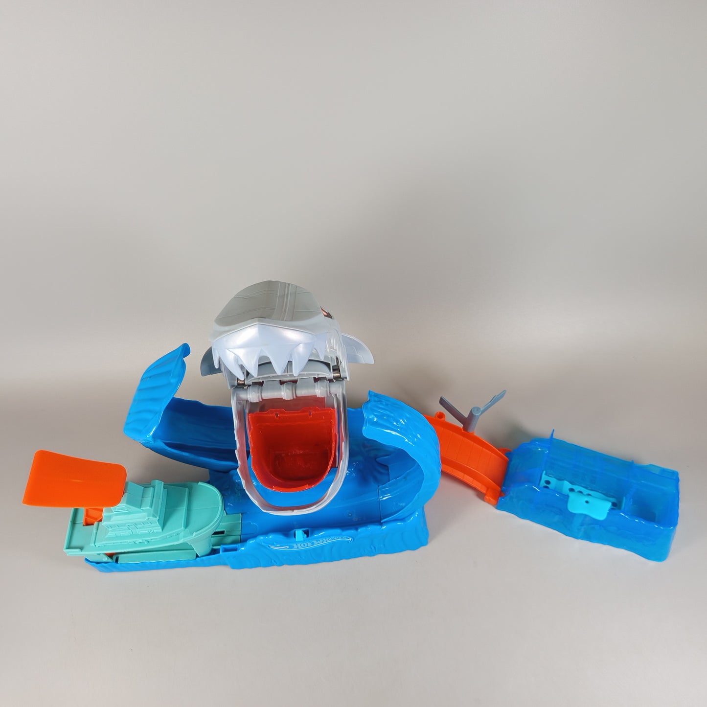 Hot Wheels Spielset Hai-Angriff Rennstrecke mit Autos