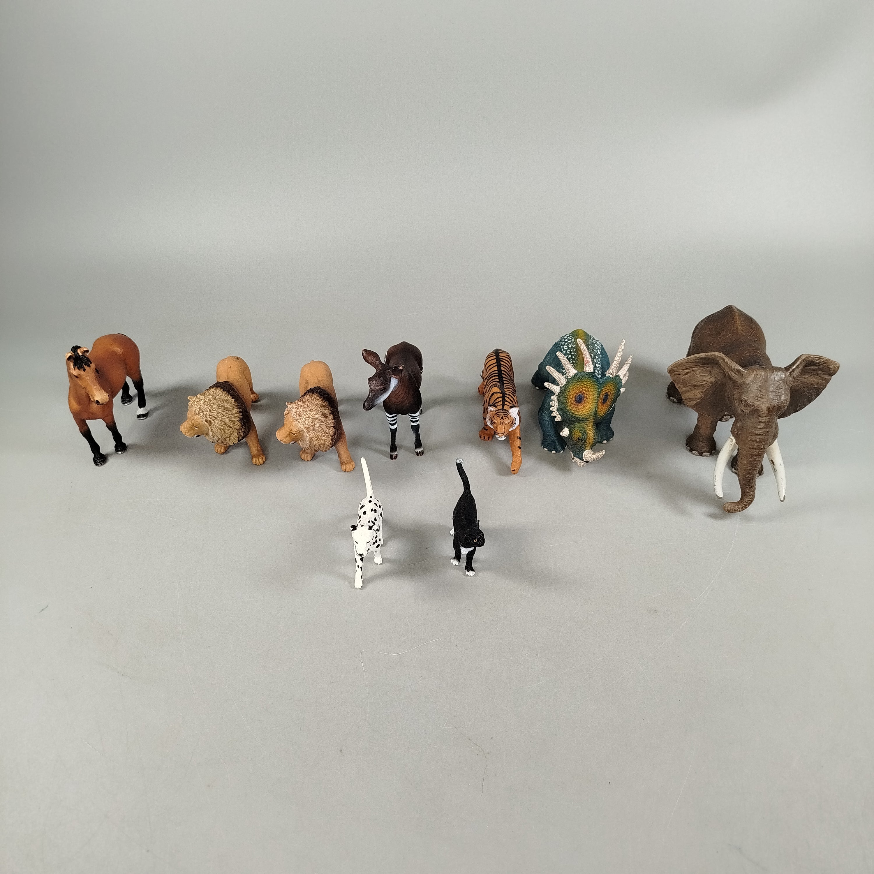 Schleich Tierfiguren Set von 9 Tieren – Pferd, Löwe, Tiger, Elefant