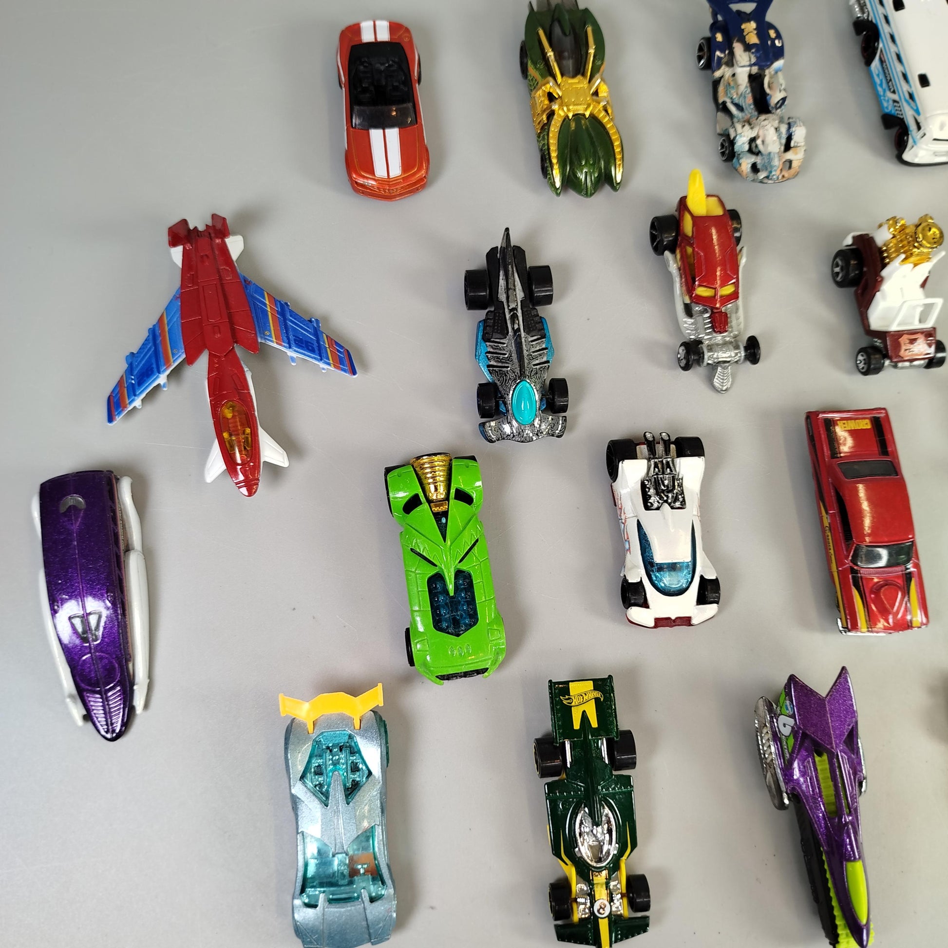Hot Wheels Fahrzeuge Set von 26 – verschiedene Modelle