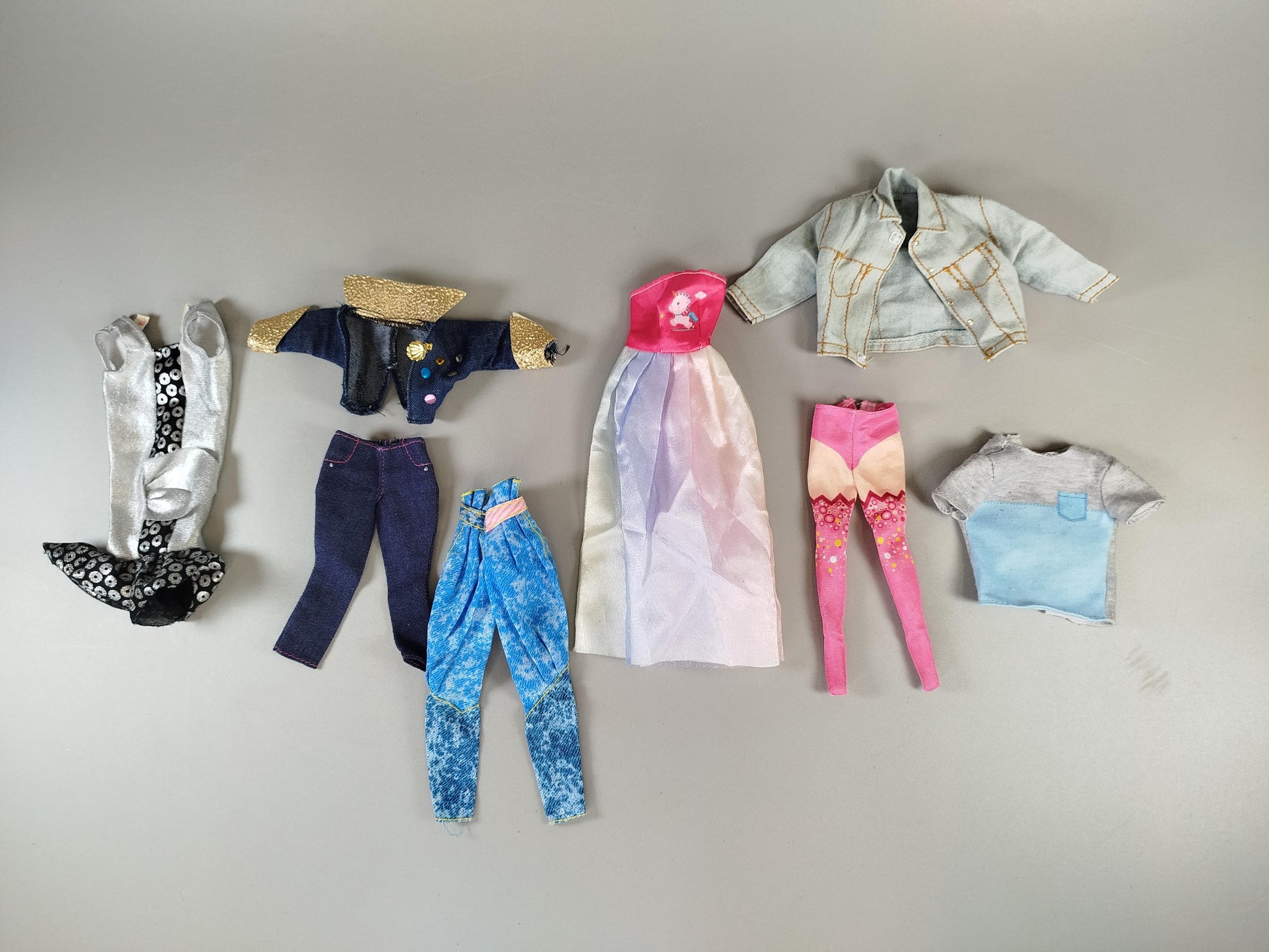 Mattel Puppenset – 4 Puppen & Zubehör