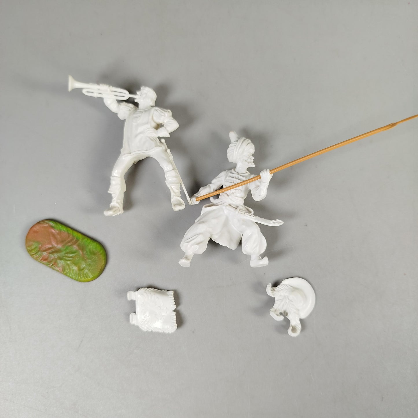 Spielfiguren Set von 2 – Historische Krieger mit Zubehör  