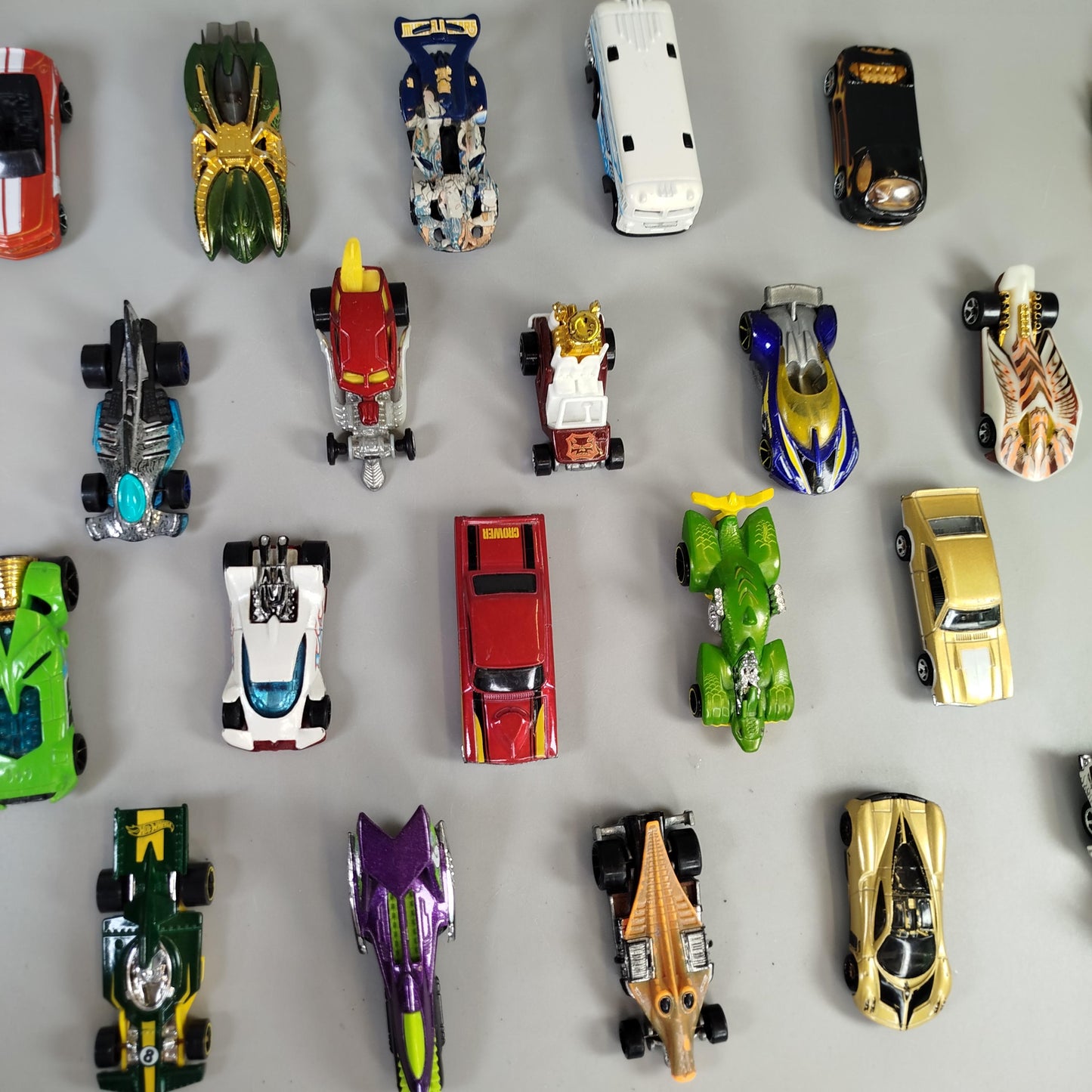 Hot Wheels Fahrzeuge Set von 26 – verschiedene Modelle