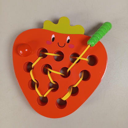 Bundle Set von 2 Holz Fädelspiel Erdbeere & Hund