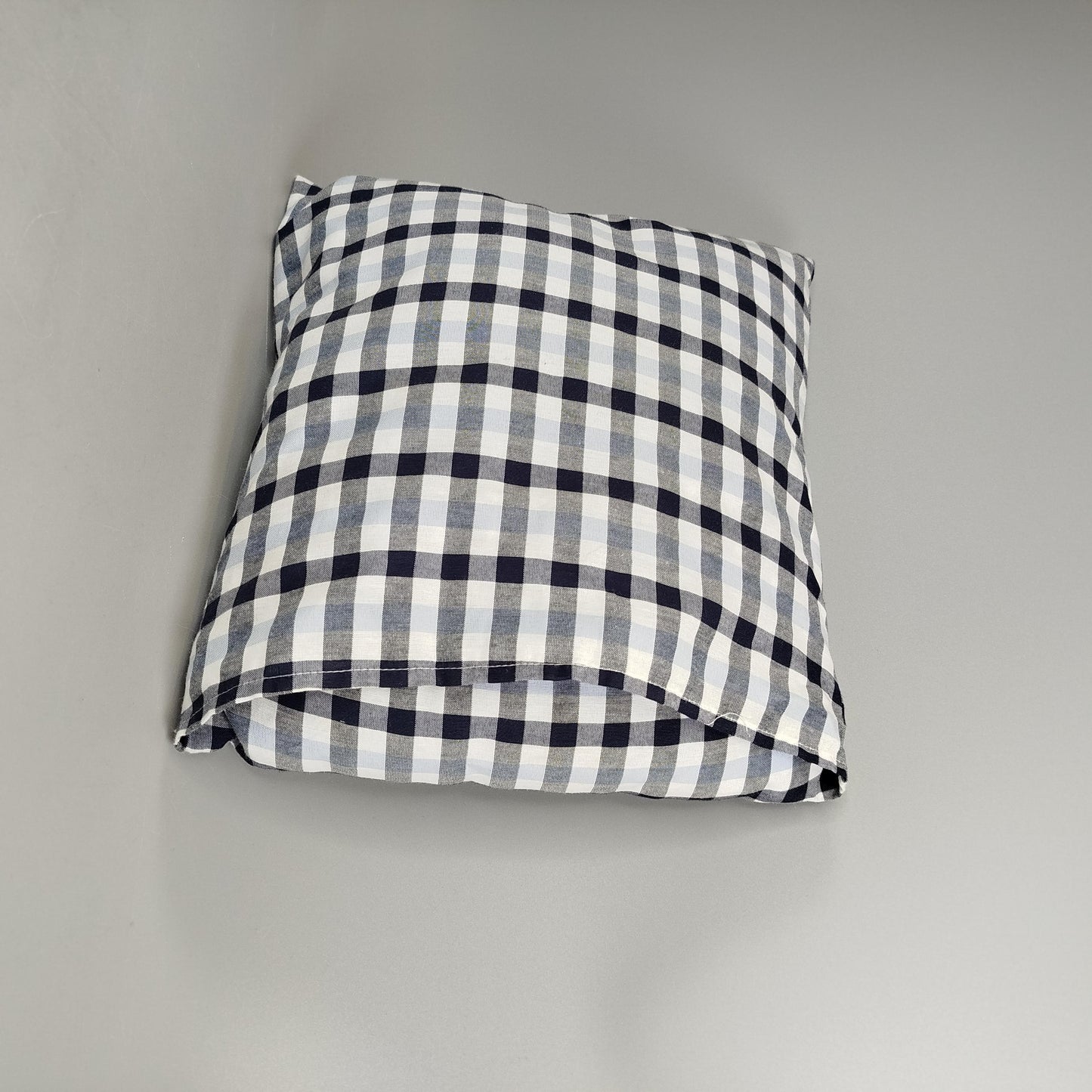 Steiff Kissen – blau kariert mit Teddybär-Stickerei