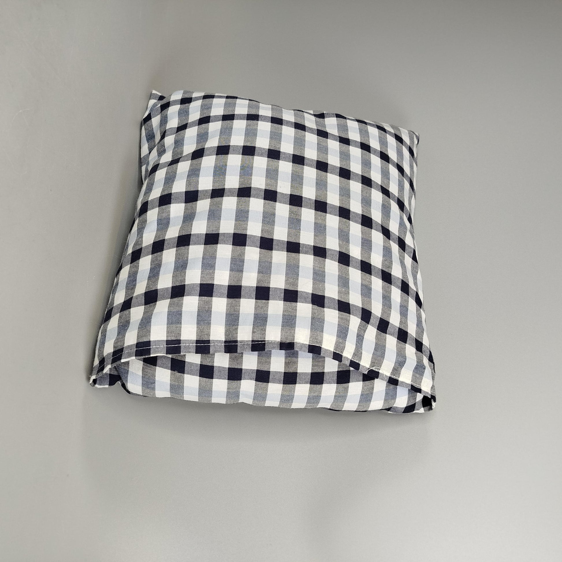 Steiff Kissen – blau kariert mit Teddybär-Stickerei