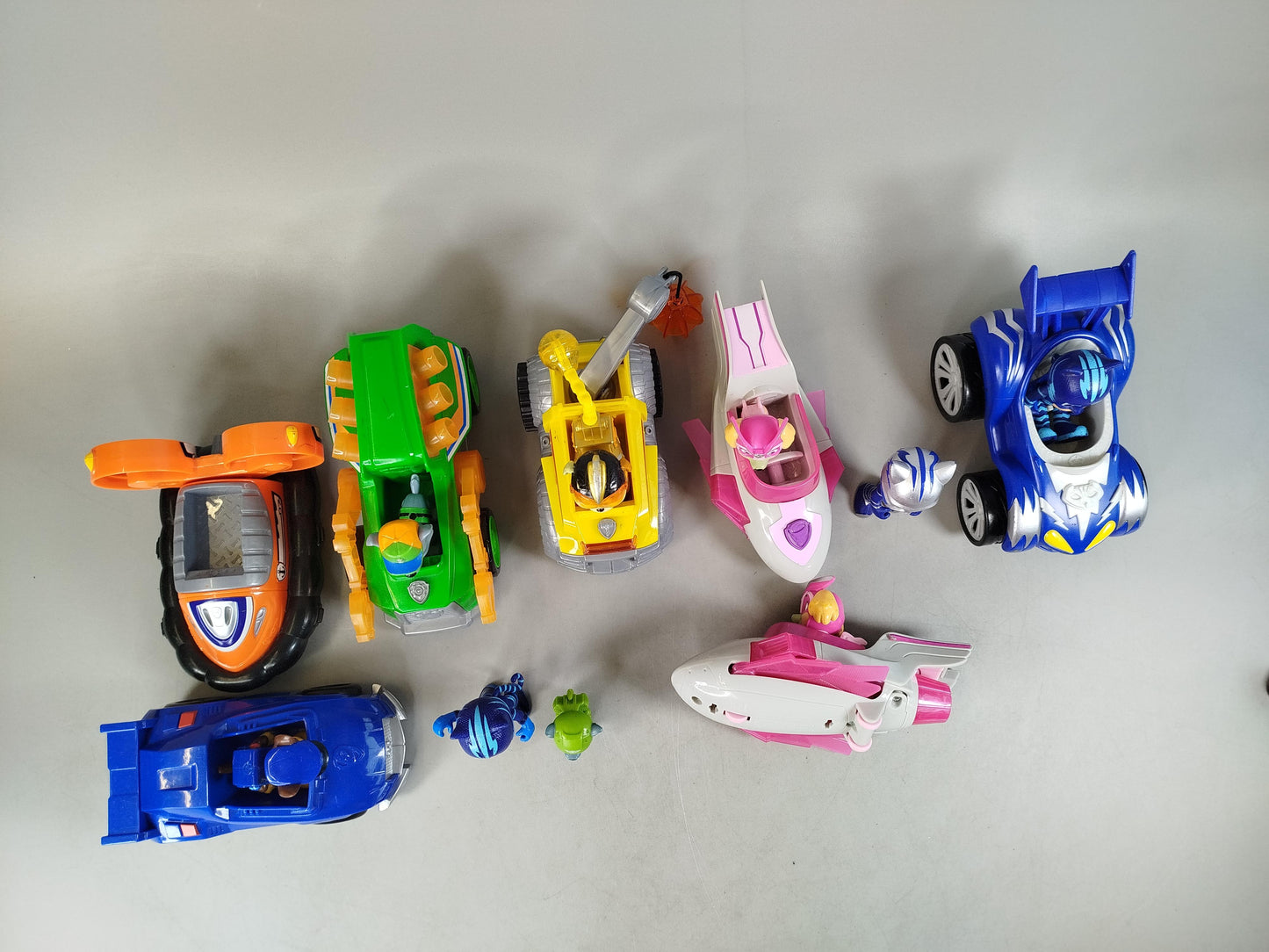 Bundle Paw Patrol & PJ Masks Set von 16 Autos & Figuren